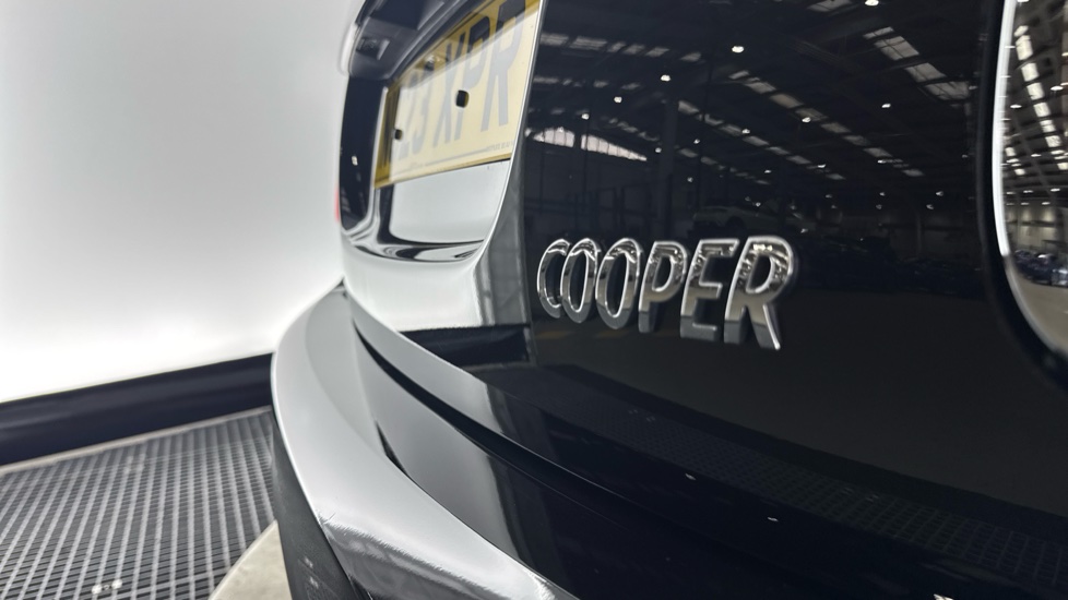 MINI Hatchback 1.5 Cooper Classic Premium 5dr Auto Petrol Hatchback - Image 24