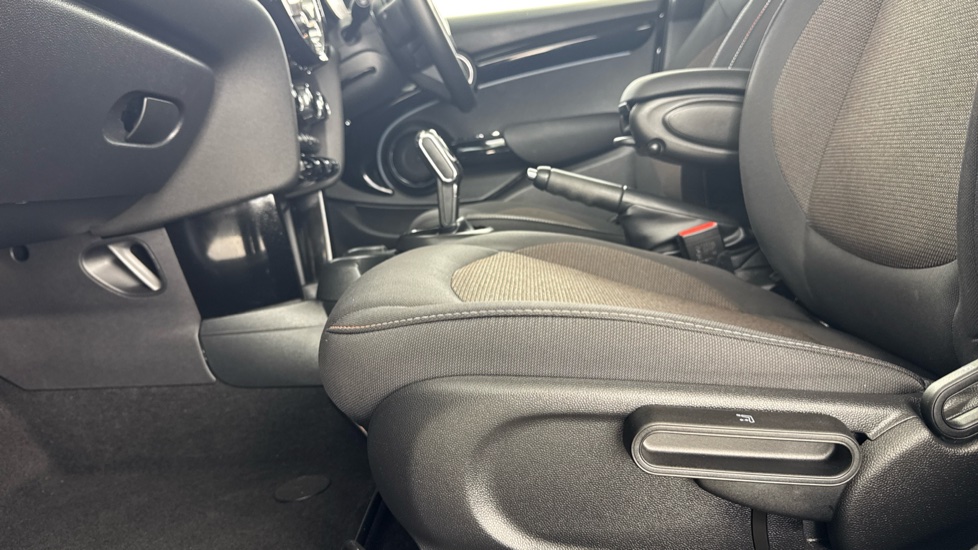 MINI Hatchback 1.5 Cooper Classic Premium 5dr Auto Petrol Hatchback - Image 32