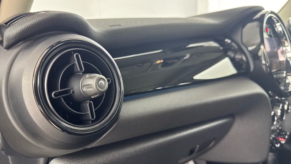 MINI Hatchback 1.5 Cooper Classic Premium 5dr Auto Petrol Hatchback - Image 33