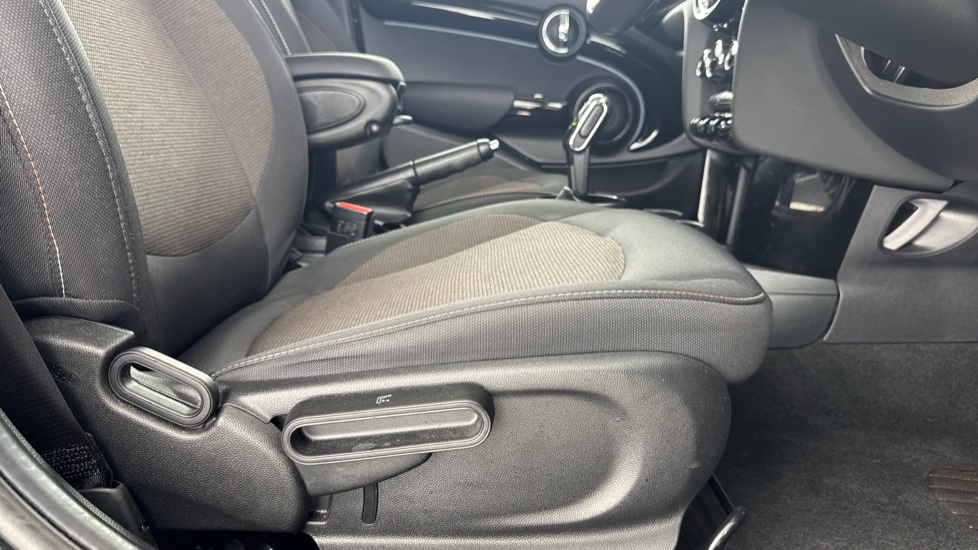 MINI Hatchback 1.5 Cooper Classic Premium 5dr Auto Petrol Hatchback - Image 40