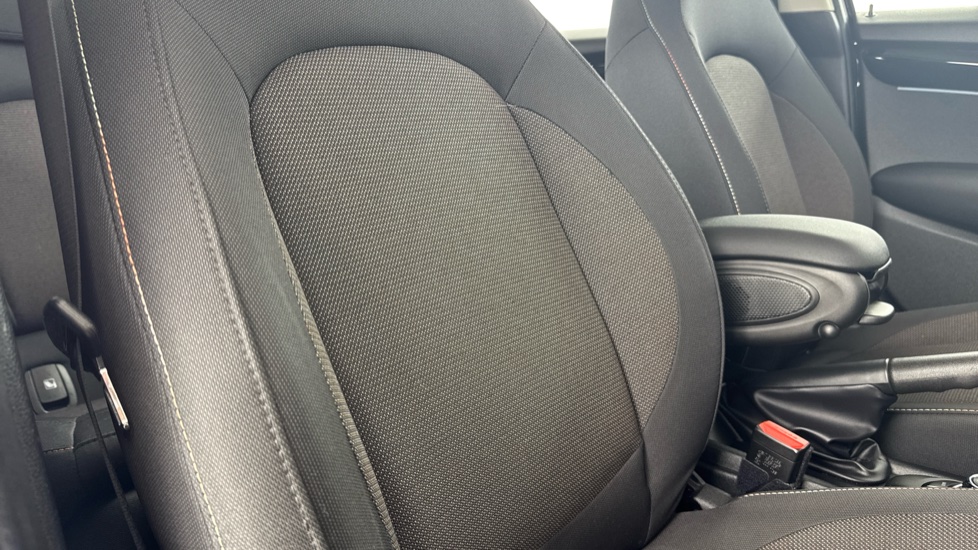 MINI Hatchback 1.5 Cooper Classic Premium 5dr Auto Petrol Hatchback - Image 41
