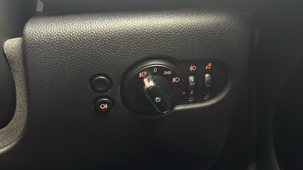 MINI Hatchback 1.5 Cooper Classic Premium 5dr Auto Petrol Hatchback - Image 43