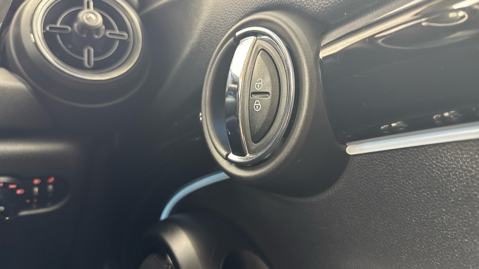 MINI Hatchback 1.5 Cooper Classic Premium 5dr Auto Petrol Hatchback - Image 45