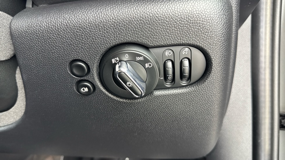 MINI Cooper 1.5 C Classic 5dr Auto Petrol Hatchback - Image 45
