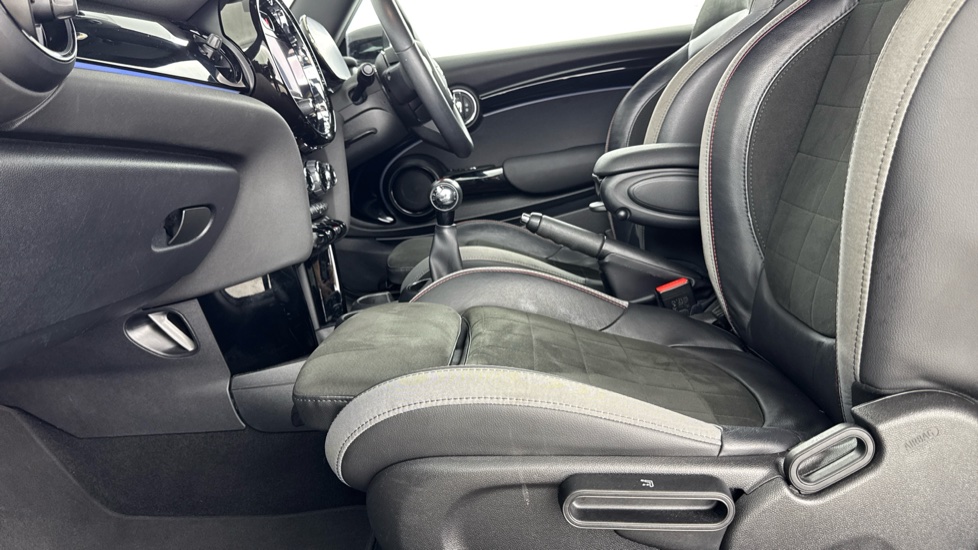 MINI Hatchback 1.5 Cooper Sport 3dr Petrol Hatchback - Image 32