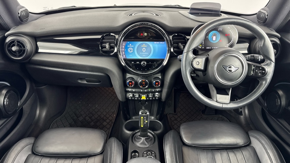 MINI Hatchback 135kW Cooper S Level 3 33kWh 3dr Auto Electric Hatchback - Image 4