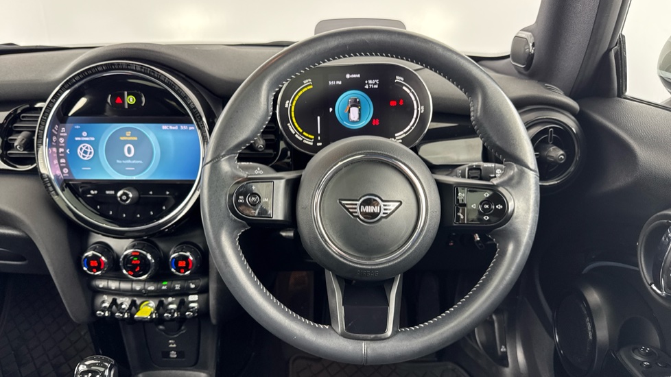 MINI Hatchback 135kW Cooper S Level 3 33kWh 3dr Auto Electric Hatchback - Image 5