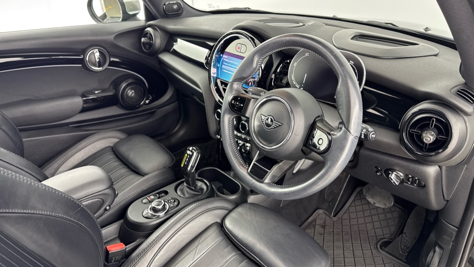 MINI Hatchback 135kW Cooper S Level 3 33kWh 3dr Auto Electric Hatchback - Image 6