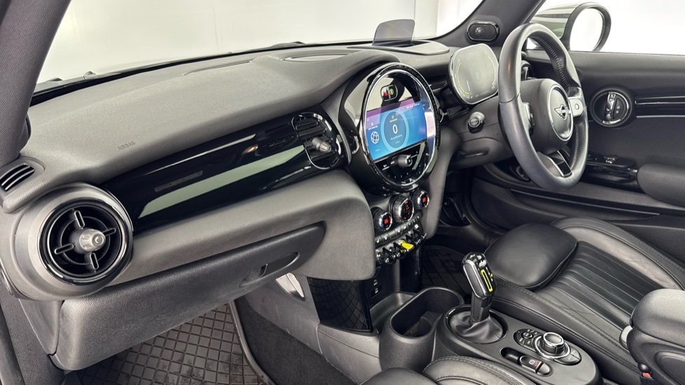 MINI Hatchback 135kW Cooper S Level 3 33kWh 3dr Auto Electric Hatchback - Image 7