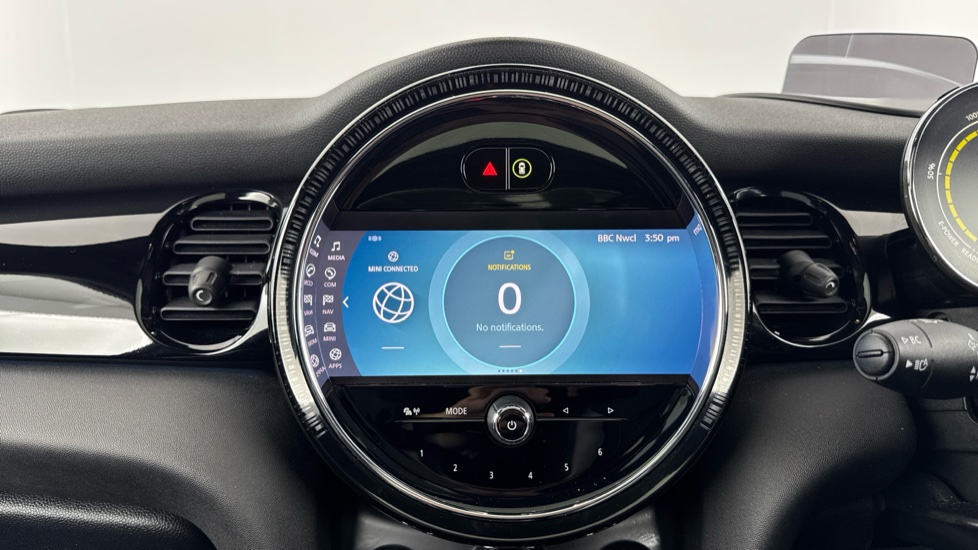 MINI Hatchback 135kW Cooper S Level 3 33kWh 3dr Auto Electric Hatchback - Image 8