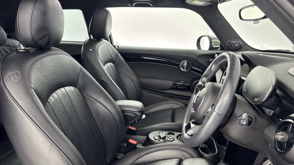 MINI Hatchback 135kW Cooper S Level 3 33kWh 3dr Auto Electric Hatchback - Image 11