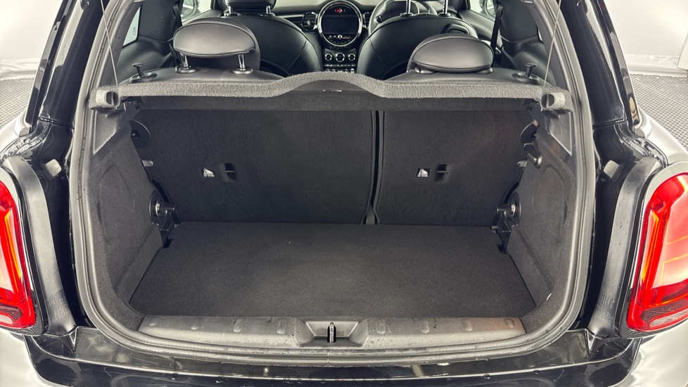 MINI Hatchback 135kW Cooper S Level 3 33kWh 3dr Auto Electric Hatchback - Image 13