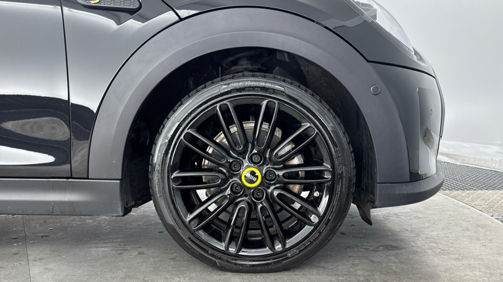 MINI Hatchback 135kW Cooper S Level 3 33kWh 3dr Auto Electric Hatchback - Image 14