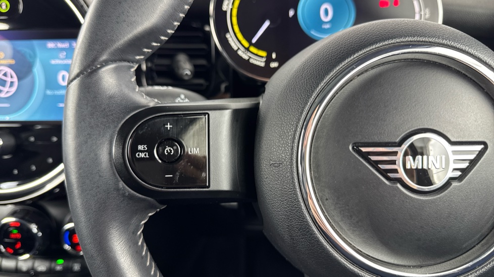 MINI Hatchback 135kW Cooper S Level 3 33kWh 3dr Auto Electric Hatchback - Image 17