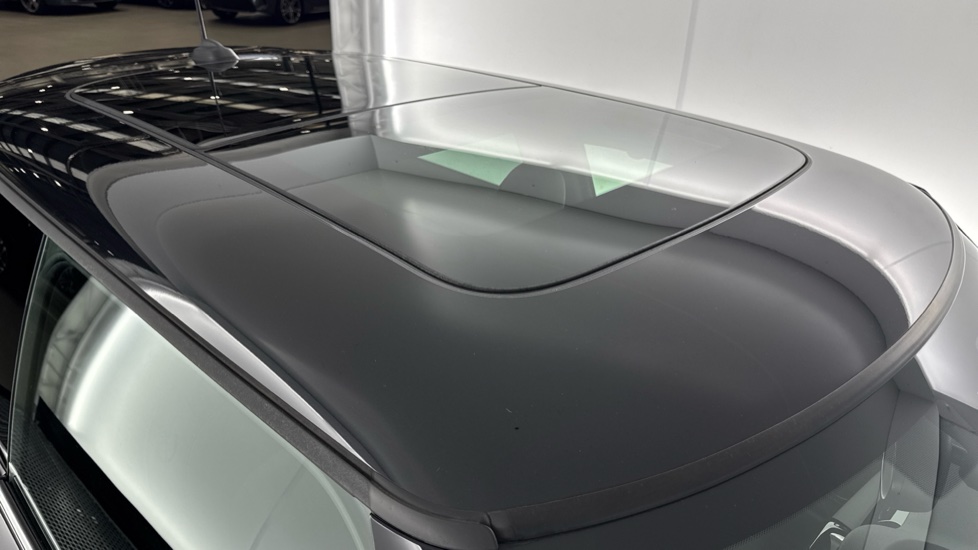 MINI Hatchback 135kW Cooper S Level 3 33kWh 3dr Auto Electric Hatchback - Image 21