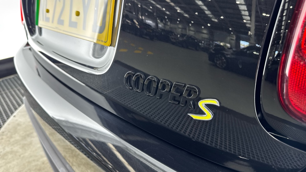 MINI Hatchback 135kW Cooper S Level 3 33kWh 3dr Auto Electric Hatchback - Image 24