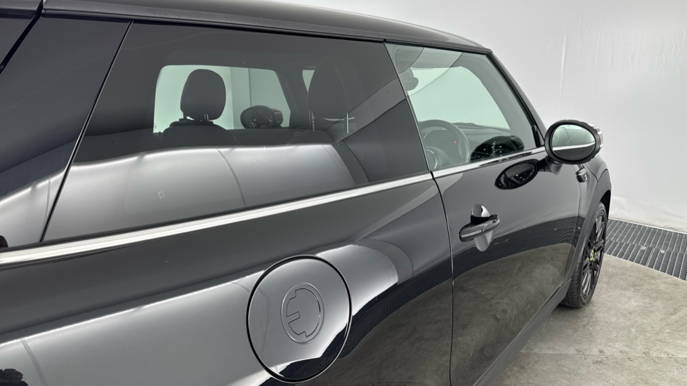 MINI Hatchback 135kW Cooper S Level 3 33kWh 3dr Auto Electric Hatchback - Image 28