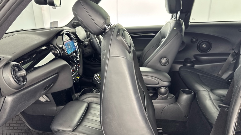 MINI Hatchback 135kW Cooper S Level 3 33kWh 3dr Auto Electric Hatchback - Image 36