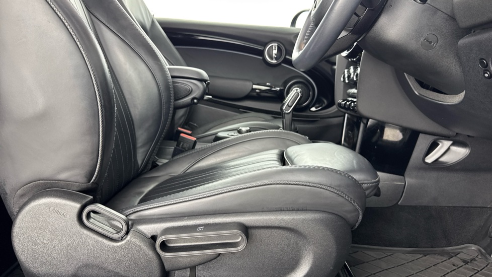 MINI Hatchback 135kW Cooper S Level 3 33kWh 3dr Auto Electric Hatchback - Image 40