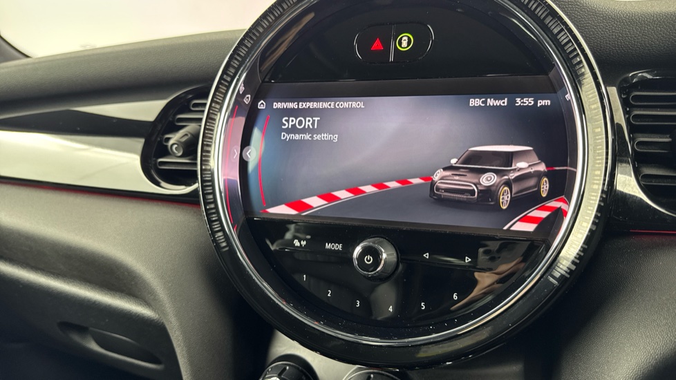 MINI Hatchback 135kW Cooper S Level 3 33kWh 3dr Auto Electric Hatchback - Image 52