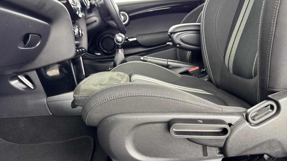 MINI Hatchback 2.0 Cooper S Sport II 3dr Auto Petrol Hatchback - Image 33