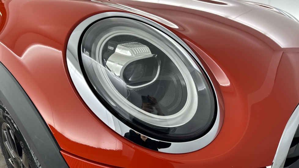 MINI Hatchback 1.5 Cooper Classic II 3dr Petrol Hatchback - Image 23