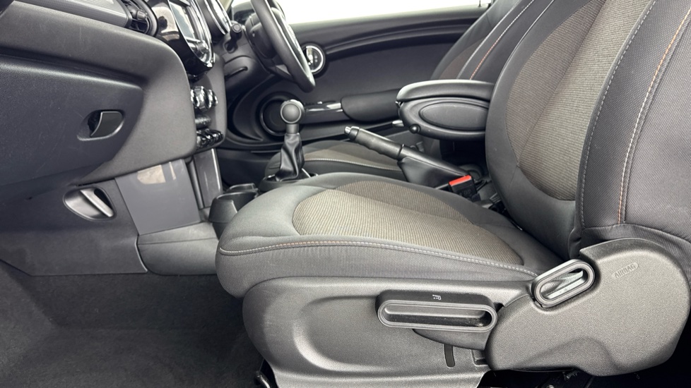 MINI Hatchback 1.5 Cooper Classic II 3dr Petrol Hatchback - Image 32