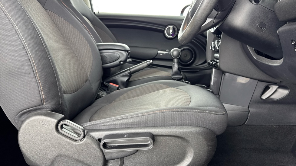MINI Hatchback 1.5 Cooper Classic II 3dr Petrol Hatchback - Image 38