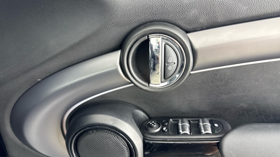 MINI Hatchback 1.5 Cooper Exclusive Premium 5dr Petrol Hatchback - Image 20