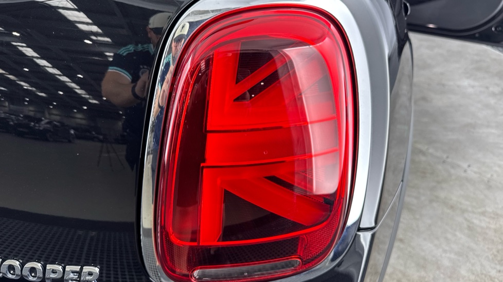 MINI Hatchback 1.5 Cooper Exclusive Premium 5dr Petrol Hatchback - Image 22