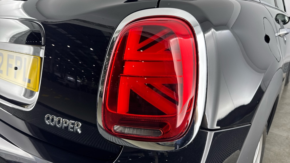 MINI Hatchback 1.5 Cooper Classic II 5dr Petrol Hatchback - Image 22