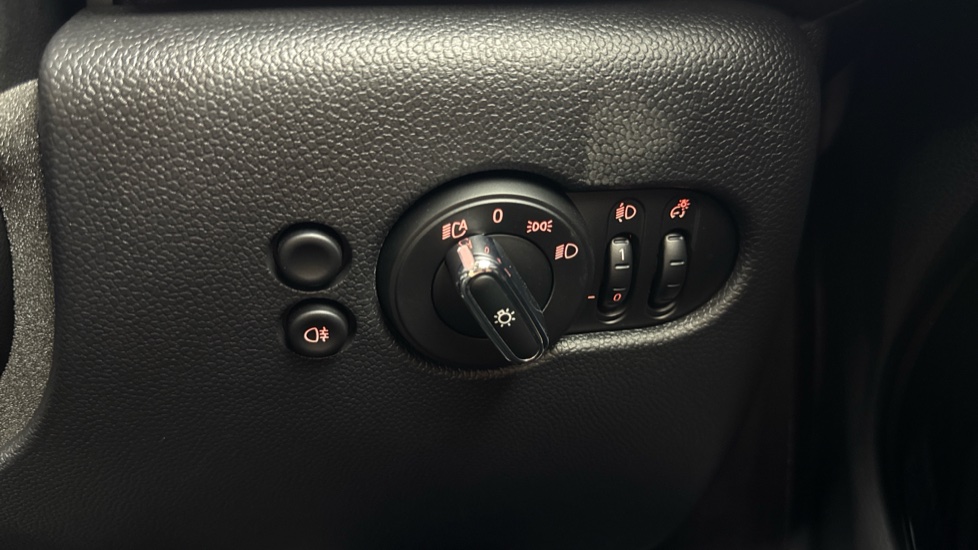 MINI Hatchback 1.5 Cooper Classic II 5dr Petrol Hatchback - Image 46