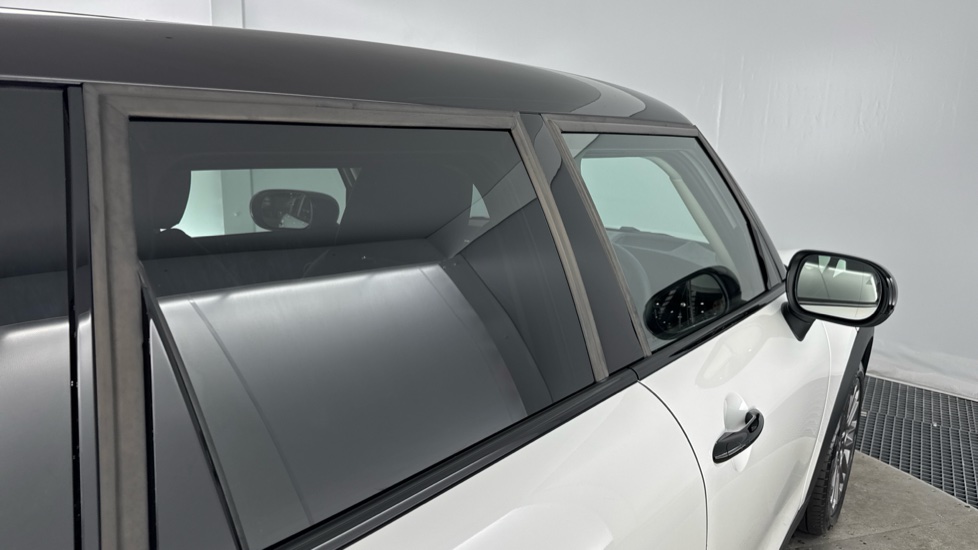 MINI Cooper 2.0 S Classic 5dr Auto Petrol Hatchback - Image 29