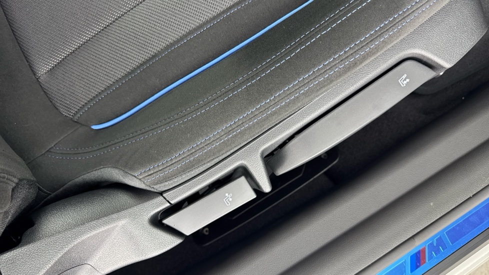 BMW 2 Series 220i M Sport 2dr Step Auto [Pro Pack] Petrol Coupe - Image 28