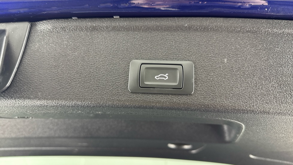 Audi A4 35 TDI Black Edition 5dr S Tronic Diesel Estate - Image 27