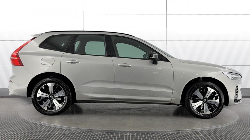 Volvo XC60 2.0 T6 [350] RC PHEV Plus Dark 5dr AWD Geartronic Estate - Image 3