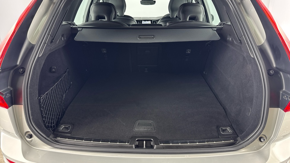 Volvo XC60 2.0 T6 [350] RC PHEV Plus Dark 5dr AWD Geartronic Estate - Image 13
