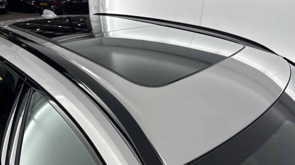 Volvo XC60 2.0 T6 [350] RC PHEV Plus Dark 5dr AWD Geartronic Estate - Image 21