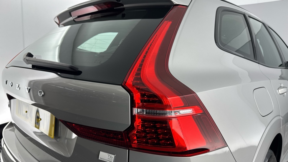 Volvo XC60 2.0 T6 [350] RC PHEV Plus Dark 5dr AWD Geartronic Estate - Image 22