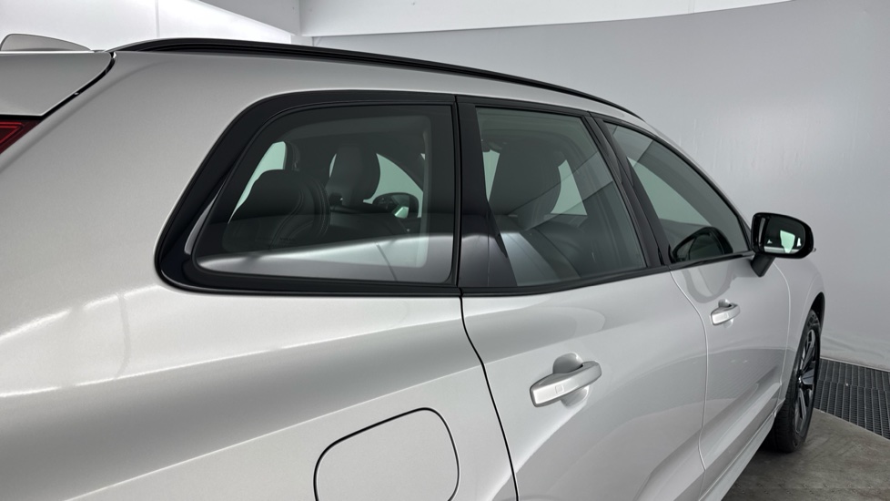 Volvo XC60 2.0 T6 [350] RC PHEV Plus Dark 5dr AWD Geartronic Estate - Image 30