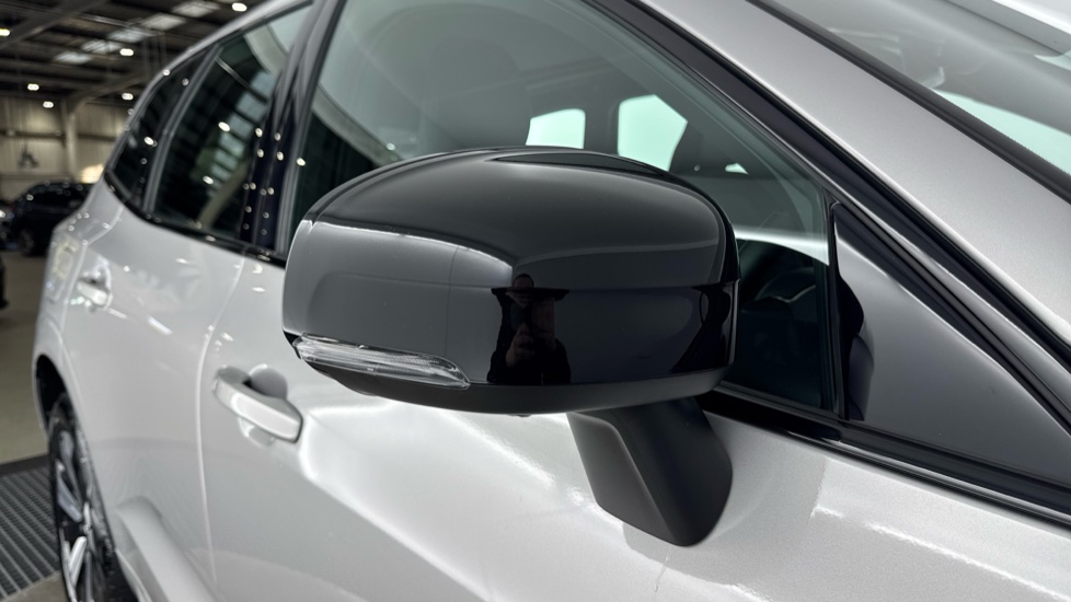 Volvo XC60 2.0 T6 [350] RC PHEV Plus Dark 5dr AWD Geartronic Estate - Image 32