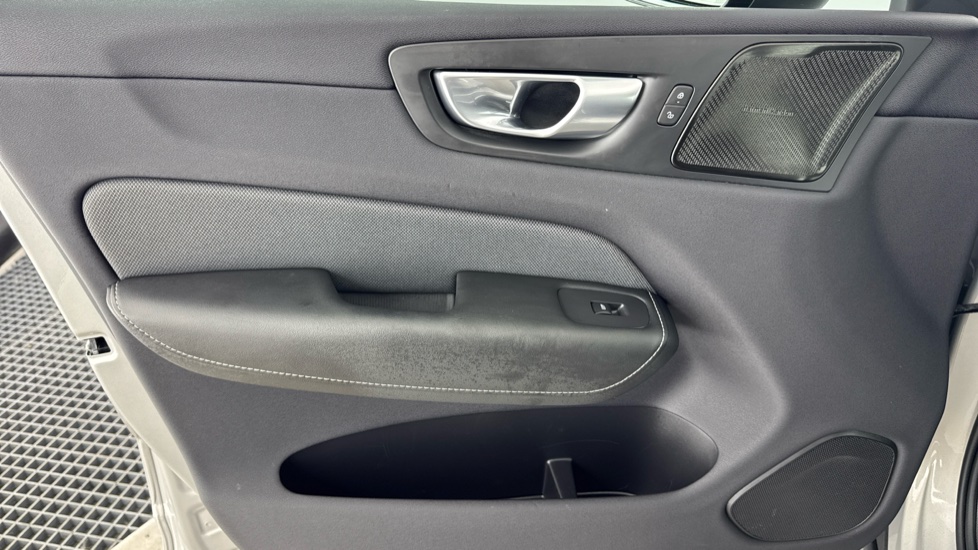 Volvo XC60 2.0 T6 [350] RC PHEV Plus Dark 5dr AWD Geartronic Estate - Image 35