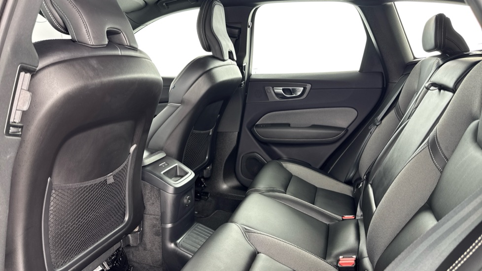 Volvo XC60 2.0 T6 [350] RC PHEV Plus Dark 5dr AWD Geartronic Estate - Image 36