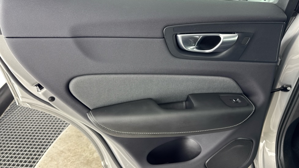 Volvo XC60 2.0 T6 [350] RC PHEV Plus Dark 5dr AWD Geartronic Estate - Image 37