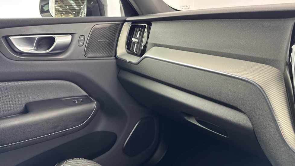Volvo XC60 2.0 T6 [350] RC PHEV Plus Dark 5dr AWD Geartronic Estate - Image 51