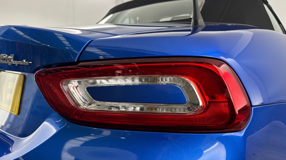 Fiat 124 Spider 1.4 Multiair Lusso Plus 2dr Petrol Convertible - Image 22