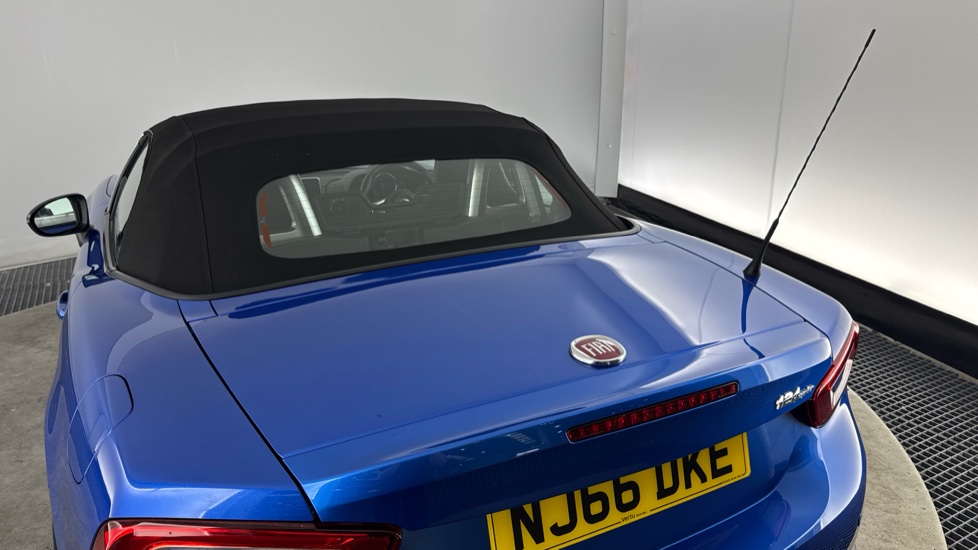Fiat 124 Spider 1.4 Multiair Lusso Plus 2dr Petrol Convertible - Image 25