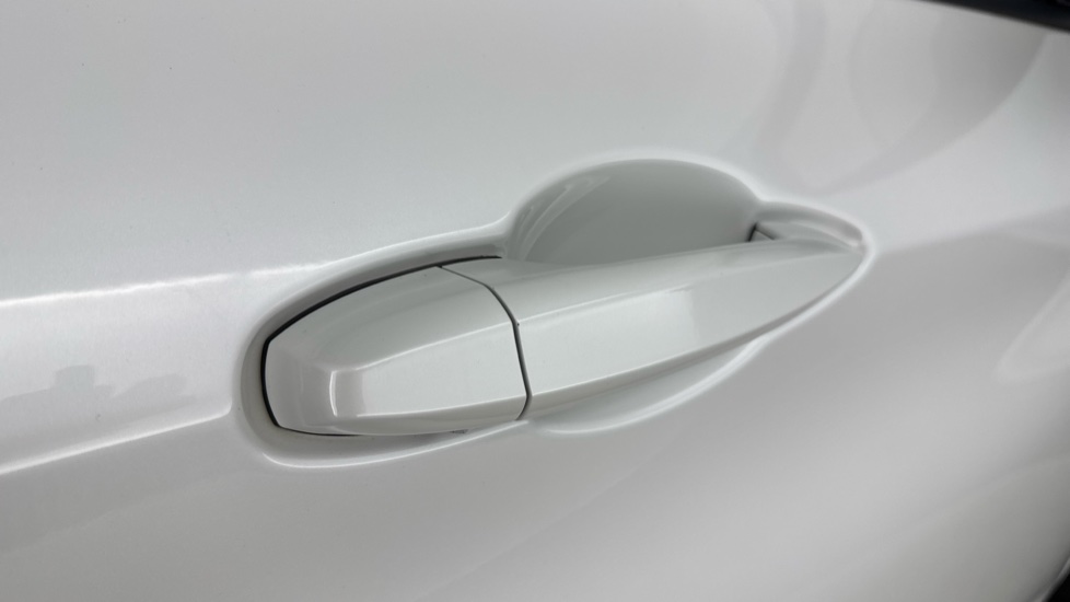 BMW 2 Series 218i SE 5dr Petrol Hatchback - Image 27