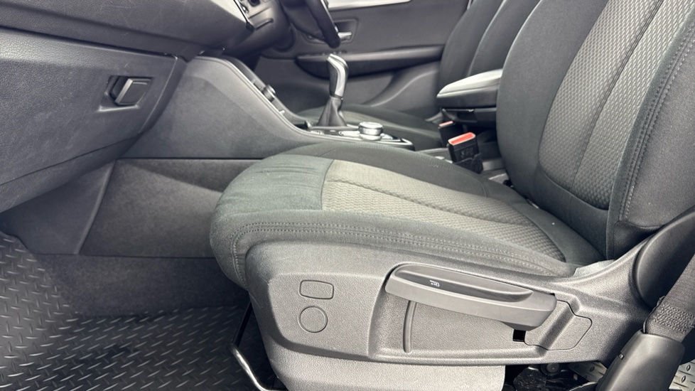 BMW 2 Series 218i SE 5dr Petrol Hatchback - Image 29