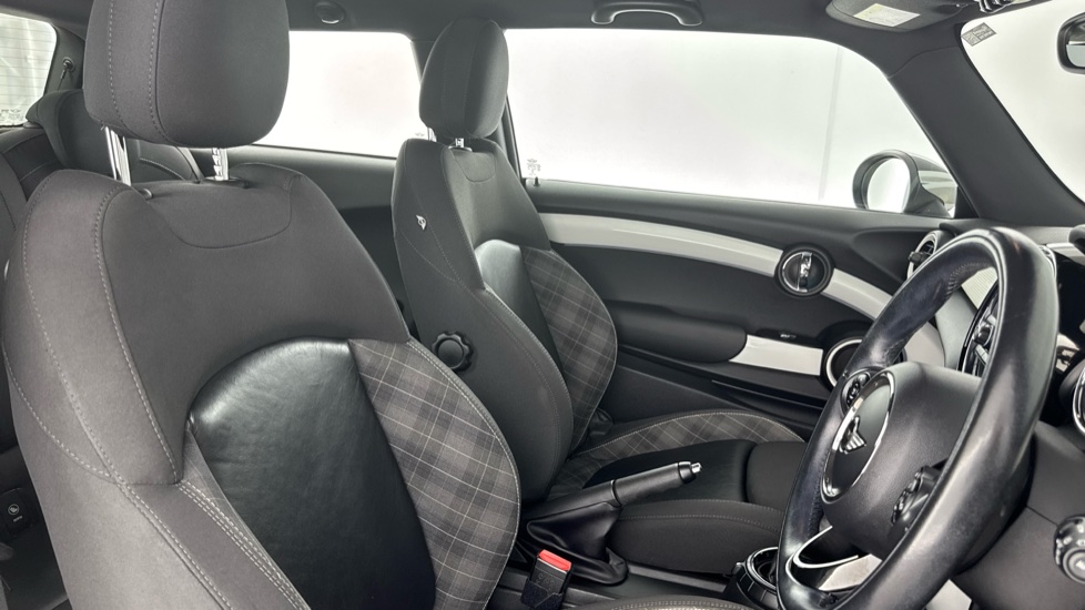 MINI Hatchback 1.5 Cooper 3dr Auto Petrol Hatchback - Image 11